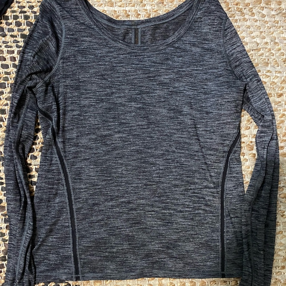 Lululemon long sleeve size 6/8